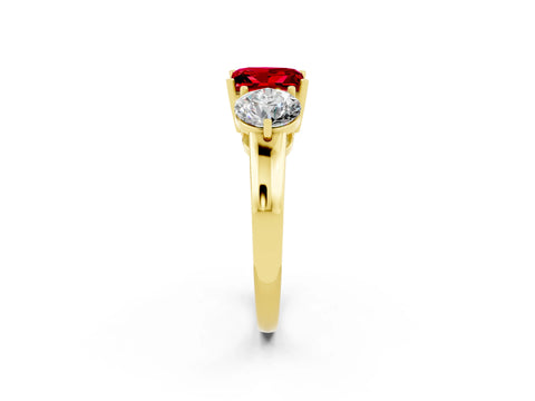 Yellow gold Princess Cut Ruby Three-Stone Ring with Prong Setting and Classic Band_2