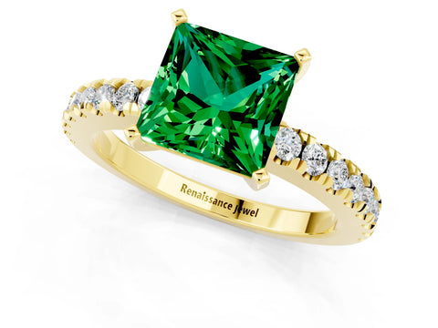 Yellow gold Princess Cut Solitaire Diamond with Pavé Band and Four-Prong Setting_1