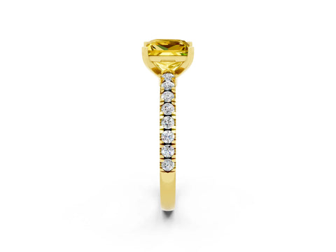 Yellow gold Princess Cut Solitaire Diamond with Pavé Band and Four-Prong Setting_2