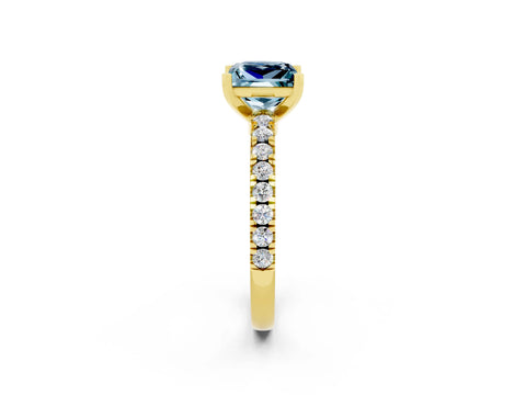 Yellow gold Princess Cut Solitaire Diamond with Pavé Band and Four-Prong Setting_2