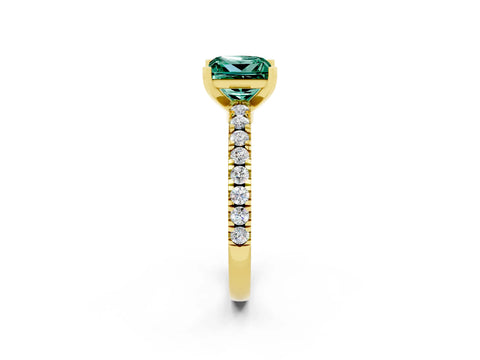 Yellow gold Princess Cut Solitaire Diamond with Pavé Band and Four-Prong Setting_2