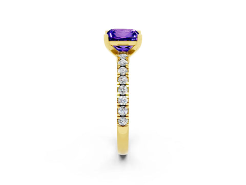 Yellow gold Princess Cut Solitaire Diamond with Pavé Band and Four-Prong Setting_2