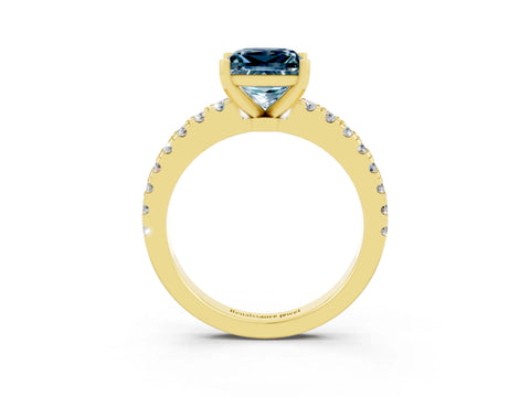 Yellow gold Princess Cut Solitaire Diamond with Pavé Band and Four-Prong Setting_3