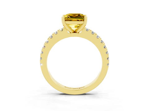 Yellow gold Princess Cut Solitaire Diamond with Pavé Band and Four-Prong Setting_3