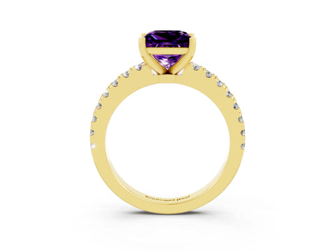 Yellow gold Princess Cut Solitaire Diamond with Pavé Band and Four-Prong Setting_3