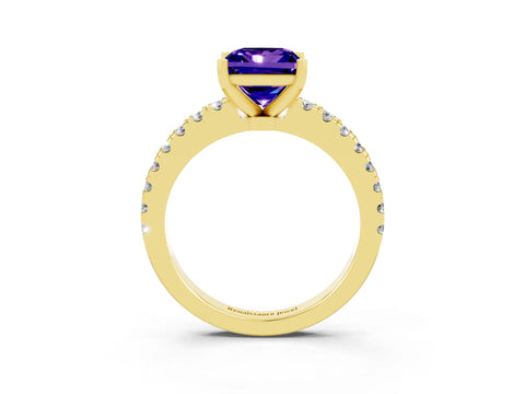 Yellow gold Princess Cut Solitaire Diamond with Pavé Band and Four-Prong Setting_3
