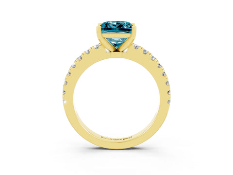 Yellow gold Princess Cut Solitaire Diamond with Pavé Band and Four-Prong Setting_3