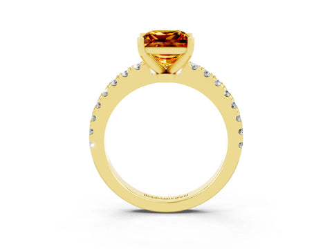 Yellow gold Princess Cut Solitaire Diamond with Pavé Band and Four-Prong Setting_3