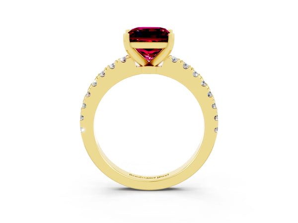 Yellow gold Princess Cut Solitaire Garnet with Pavé Band and Four-Prong Setting