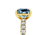 Yellow gold Princess Cut Solitaire Diamond with Pavé Band and Four-Prong Setting_5