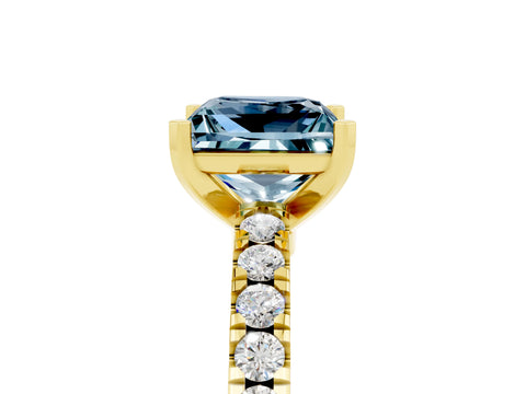Yellow gold Princess Cut Solitaire Diamond with Pavé Band and Four-Prong Setting_5