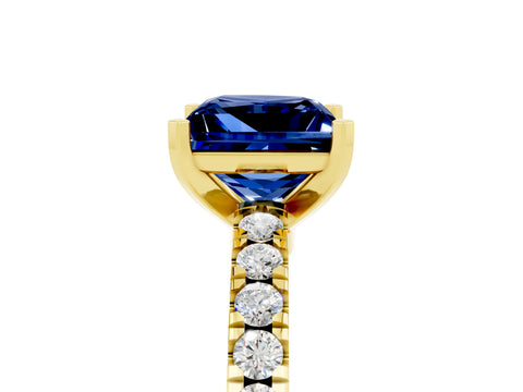 Yellow gold Princess Cut Solitaire Diamond with Pavé Band and Four-Prong Setting_5