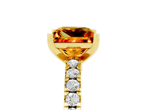 Yellow gold Princess Cut Solitaire Diamond with Pavé Band and Four-Prong Setting_5