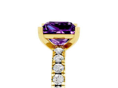 Yellow gold Princess Cut Solitaire Diamond with Pavé Band and Four-Prong Setting_5