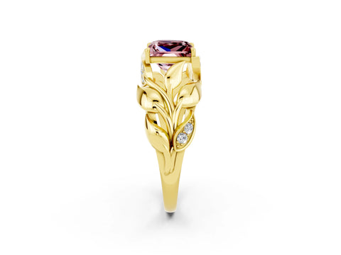 Yellow gold Princess Cut Solitaire Leaf-Inspired Engagement Ring with Prong Setting_2