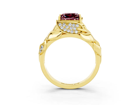 Yellow gold Princess Cut Solitaire Leaf-Inspired Engagement Ring with Prong Setting_3