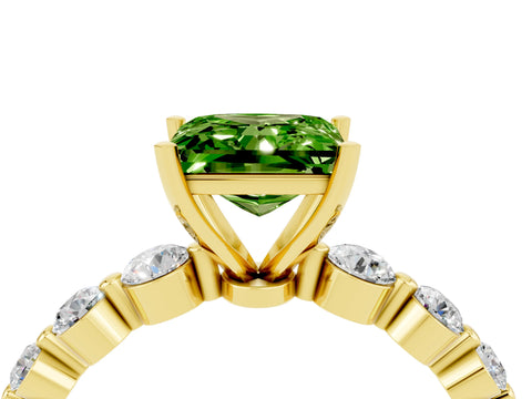 Yellow gold Princess Cut Solitaire Peridot Ring with Pave Band and Four-Prong Setting_4
