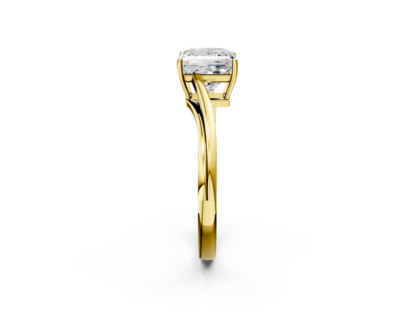 Yellow gold Princess Cut Solitaire Twist Band Ring with Four-Prong Setting