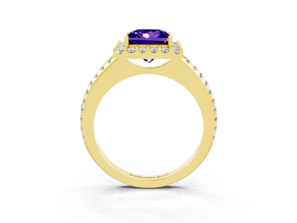 Yellow gold Princess Cut Tanzanite Pavé Halo Ring with Four-Prong Setting