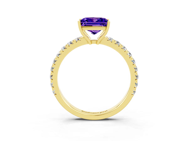 Yellow gold Princess Cut Tanzanite Pavé Solitaire Engagement Ring with Four-Prong Setting
