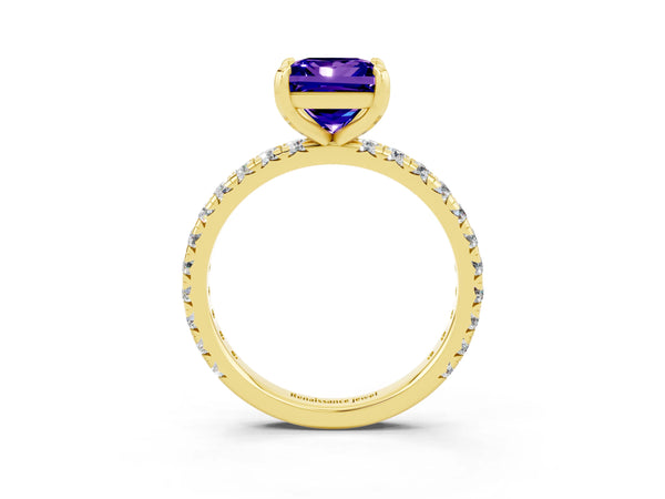 Yellow gold Princess Cut Tanzanite Pavé Solitaire Ring with Four-Prong Setting