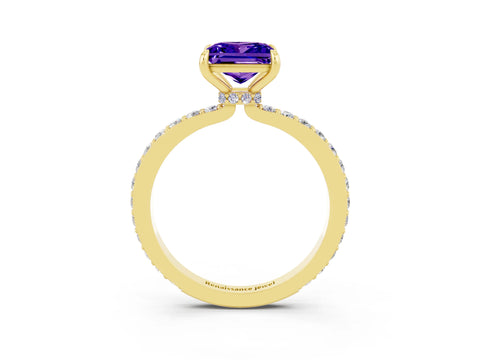 Yellow gold Princess Cut Tanzanite Ring with Pavé Band and Four-Prong Setting_3