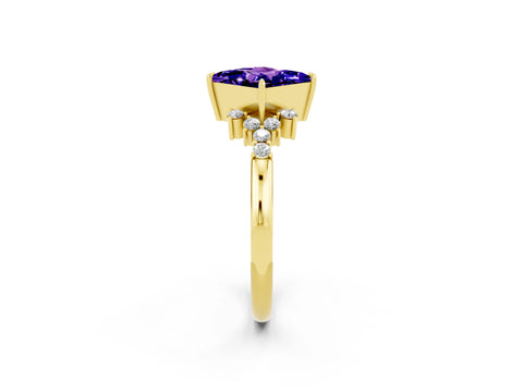 Yellow gold Princess Cut Tanzanite Ring with Side Stones and Four-Prong Setting_38