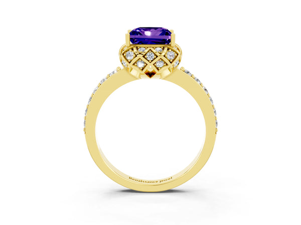 Yellow gold Princess Cut Tanzanite Scalloped Halo Engagement Ring with Round Shared Prong Band