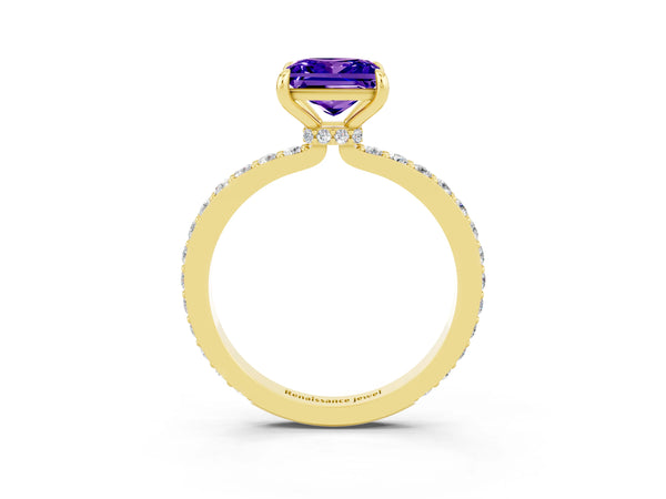Yellow gold Princess Cut Tanzanite Solitaire Engagement Ring with Pavé Band and Four-Prong Setting