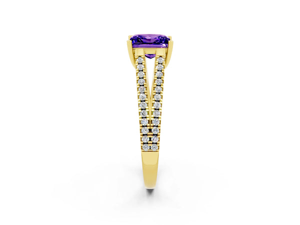 Yellow gold Princess Cut Tanzanite Solitaire Engagement Ring with Split Shank Pavé Band