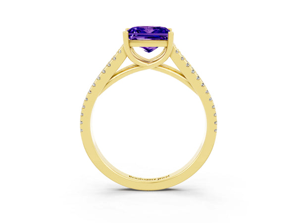 Yellow gold Princess Cut Tanzanite Solitaire Engagement Ring with Split Shank Pavé Band