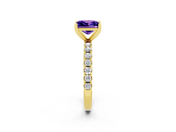 Yellow gold Princess Cut Tanzanite Solitaire Pavé Band with Four-Prong Setting