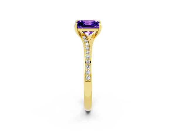 Yellow gold Princess Cut Tanzanite Solitaire Ring with Pavé Band and Prong Setting