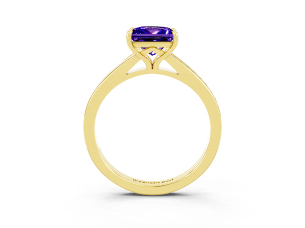 Yellow gold Princess Cut Tanzanite Solitaire Ring with Pavé Band and Prong Setting