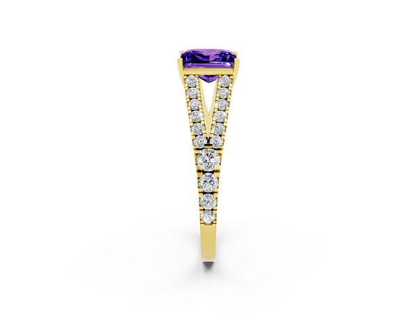 Yellow gold Princess Cut Tanzanite Split Shank Pavé Engagement Ring with Four-Prong Setting