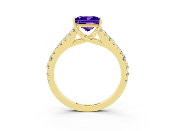 Yellow gold Princess Cut Tanzanite Split Shank Pavé Engagement Ring with Four-Prong Setting