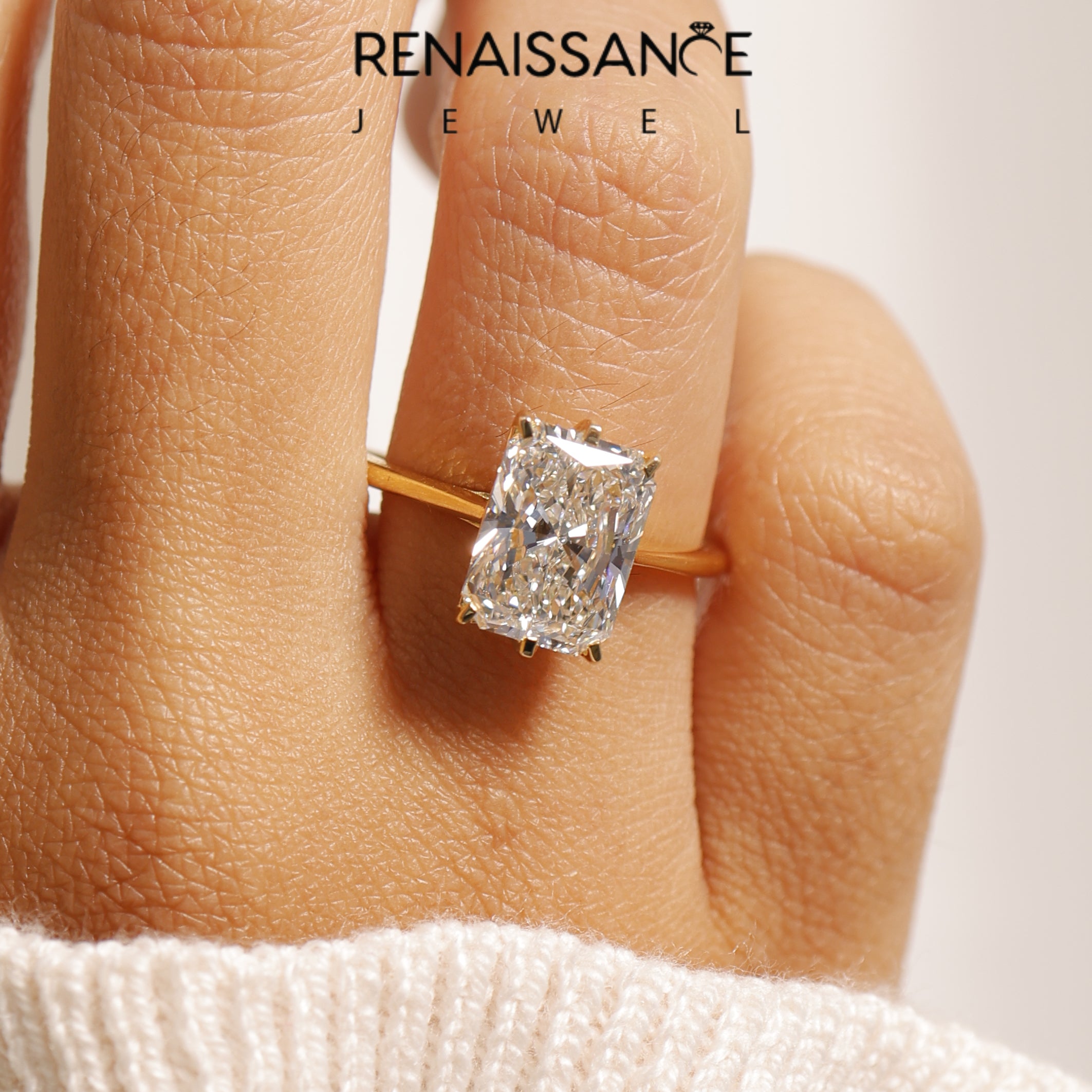 Yellow gold Radiant Cut Solitaire Diamond Ring with Flower-Prong Setting and Classic Band_223