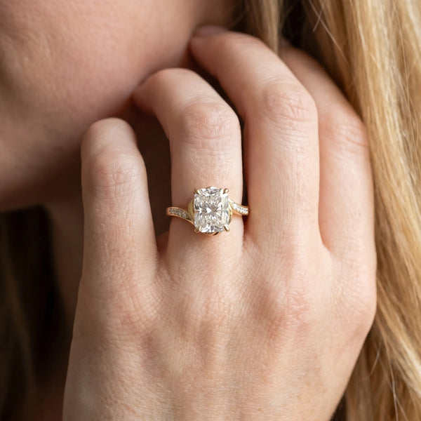 Yellow gold Radiant Solitaire Twist Band with Channel-Set Diamonds and Four-Prong Setting