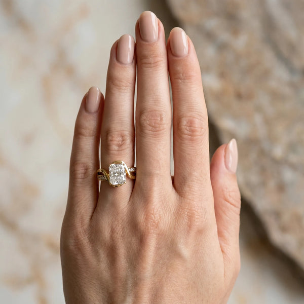 Yellow gold Radiant Solitaire Twisted Band with Prong Setting
