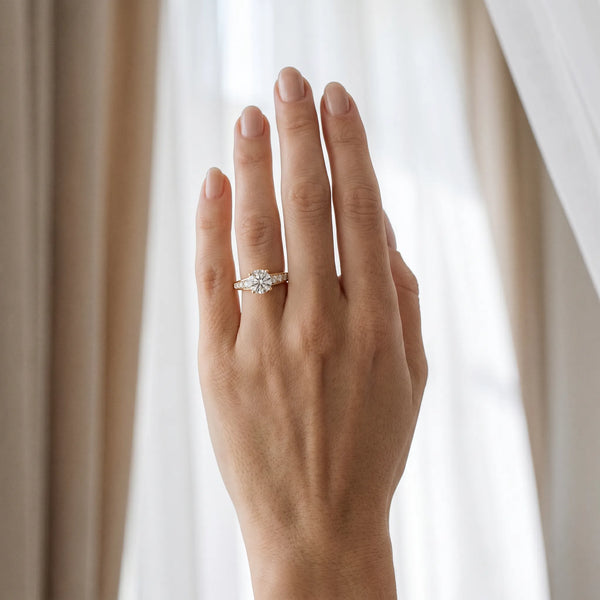 Yellow gold Round Brilliant Diamond Pavé Band with Six-Prong Setting