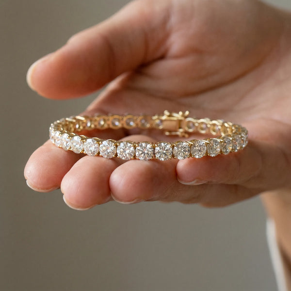 Yellow gold Round Brilliant Diamond Tennis Bracelet with Prong Setting