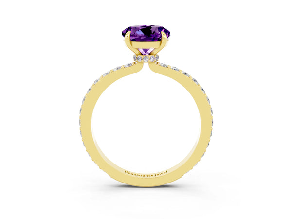 Yellow gold Round Cut Amethyst Solitaire Engagement Ring with Pavé Band and Four-Prong Setting