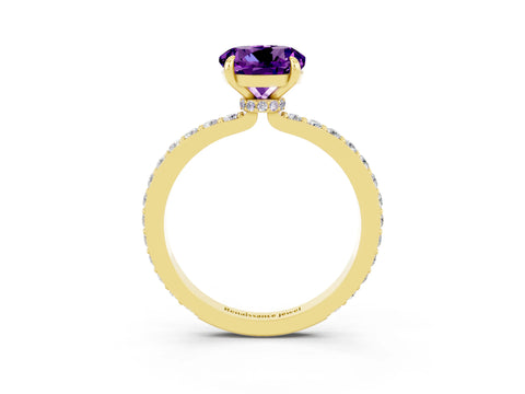 Yellow gold Round Cut Amethyst Solitaire Engagement Ring with Pavé Band and Four-Prong Setting_3