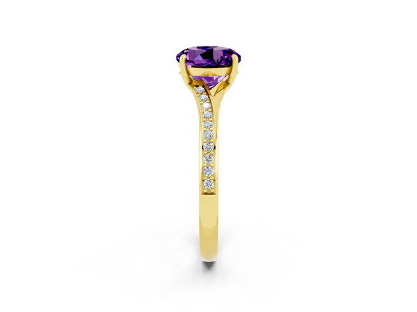 Yellow gold Round Cut Amethyst Solitaire Ring with Pavé Band and Prong Setting