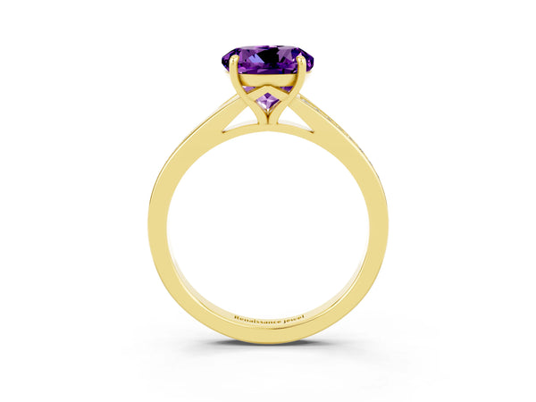 Yellow gold Round Cut Amethyst Solitaire Ring with Pavé Band and Prong Setting