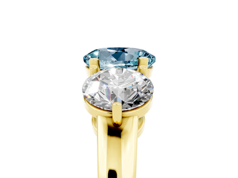 Yellow gold Round Cut Aquamarine Three-Stone Ring with Prong Setting and Classic Band_5