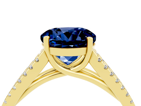 Yellow gold Round Cut Blue Sapphire Solitaire Engagement Ring with Split Shank Pavé Band_4