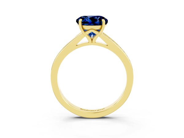 Yellow gold Round Cut Blue Sapphire Solitaire Ring with Pavé Band and Prong Setting