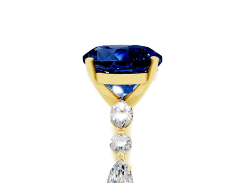 Yellow gold Round Cut Blue Sapphire Solitaire with Side Stones on a Pavé Band and Four-Prong Setting_5