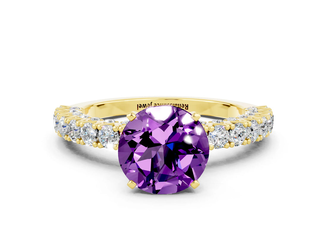 Yellow gold Round Cut Diamond Pavé Band Solitaire Ring with Prong Setting